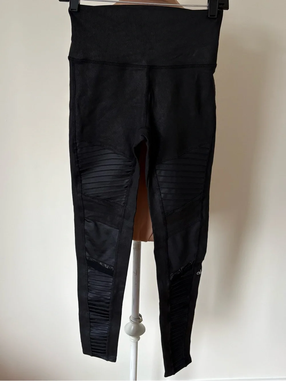 Alo Yoga Faux Leather Black Moto High Rise Mesh Insert Leggings EUC Size Medium
